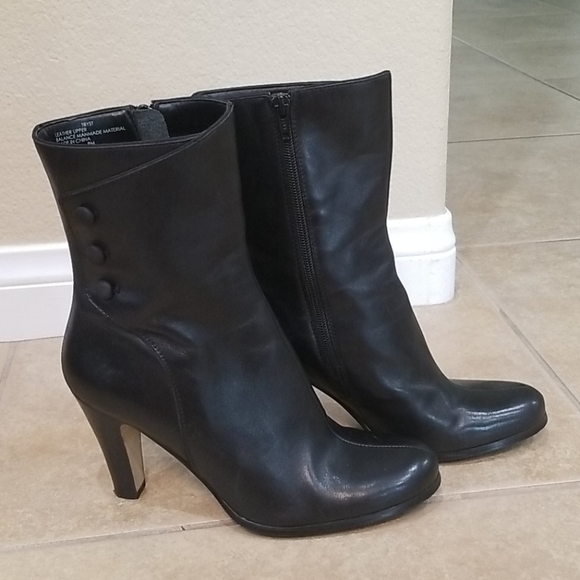 Tahari Shoes - Tahari Boots